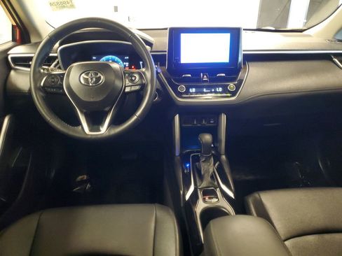 Used 2023 Toyota Corolla Cross XLE w/ Convenience Package image 10
