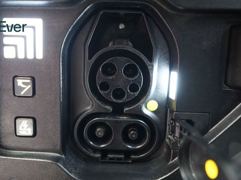Used 2024 Kia EV9 Light Long Range RWD image 10