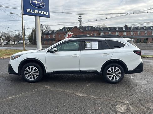Used 2021 Subaru Outback Premium image 8