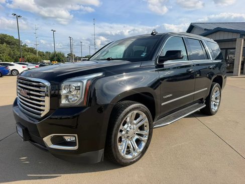Used 2019 GMC Yukon SLT w/ Premium Edition AWD/4WD image 4