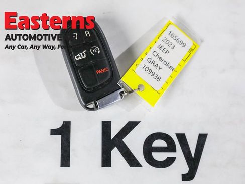 Used 2023 Jeep Cherokee Altitude Lux image 25