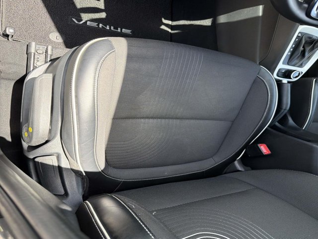 Used 2023 Hyundai Venue Limited w/ Cargo Package FWD image 9