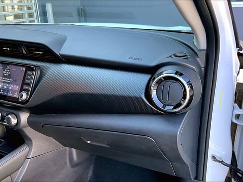 Certified 2024 Nissan Kicks SV image 17