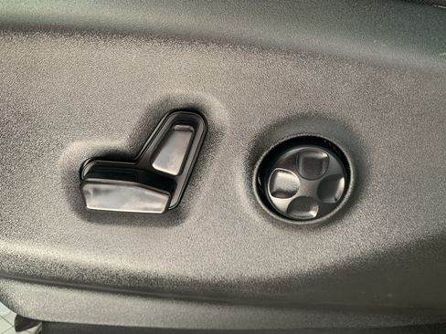 Used 2024 Chrysler Pacifica Touring-L FWD image 14