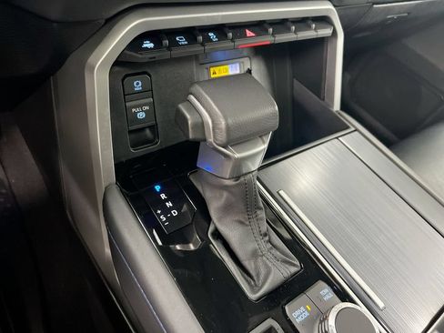 Used 2024 Toyota Tundra Platinum AWD/4WD image 17