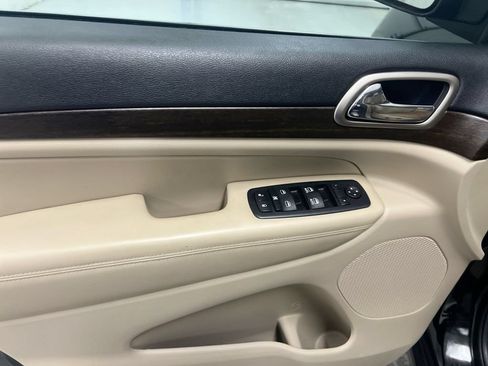 Used 2016 Jeep Grand Cherokee Laredo w/ Quick Order Package 23E AWD/4WD image 19