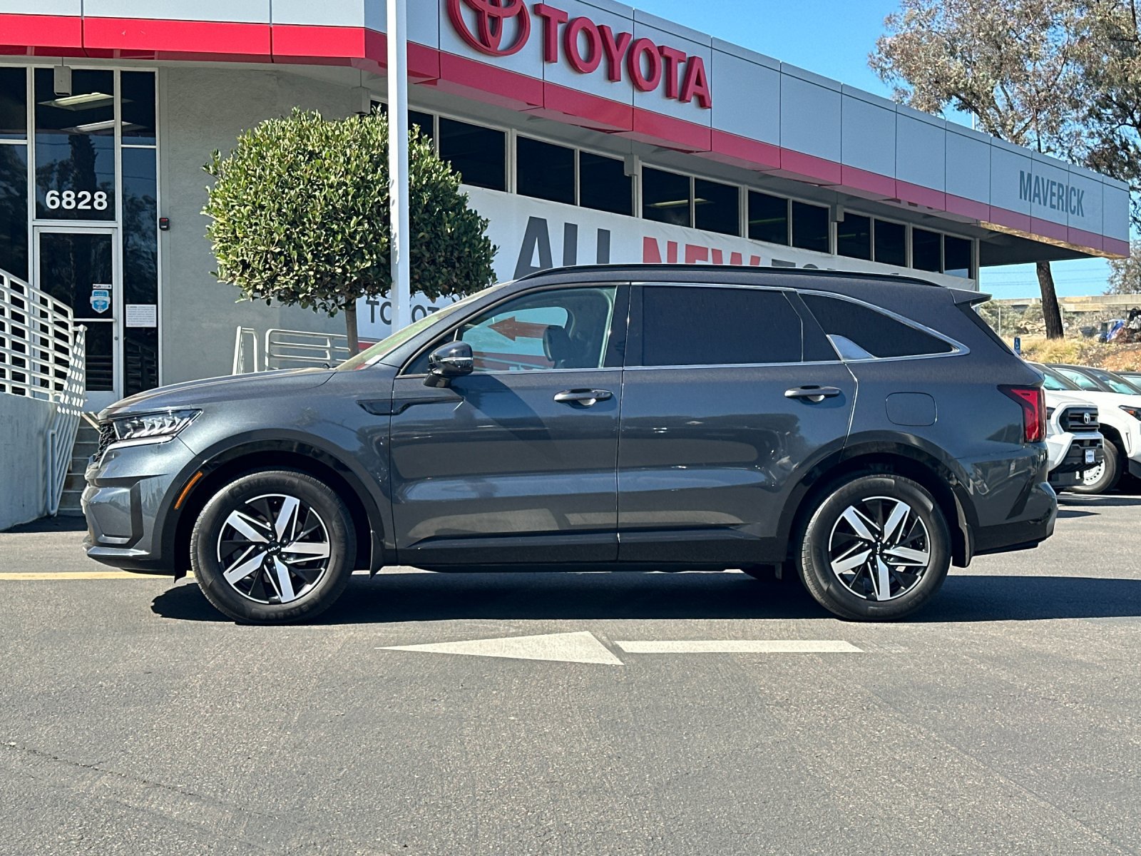 Used 2022 Kia Sorento S w/ Panoramic Sunroof Package FWD image 2