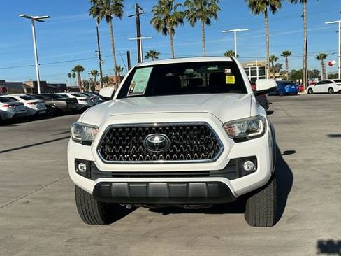 Used 2019 Toyota Tacoma TRD Off-Road image 2