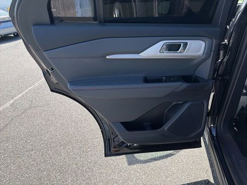 Used 2026 Ford Explorer Active AWD/4WD image 14
