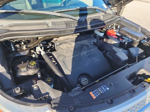 Used 2015 Ford Explorer XLT w/ Equipment Group 202B image 13