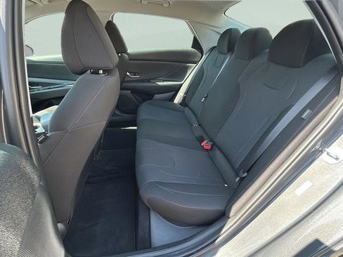 Certified 2025 Hyundai Elantra SE image 14