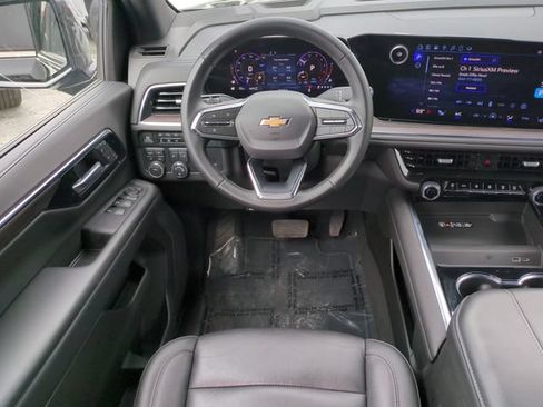 Used 2025 Chevrolet Suburban LT AWD/4WD image 18