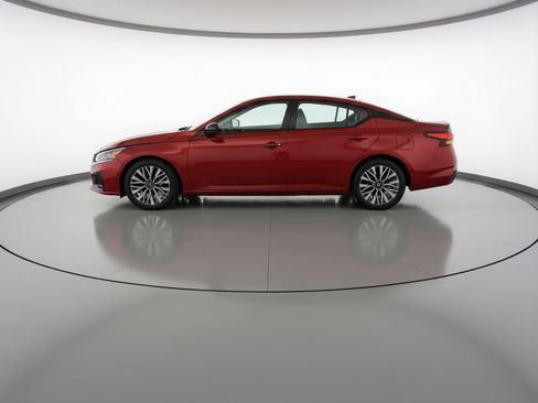 Used 2025 Nissan Altima 2.5 SV image 5