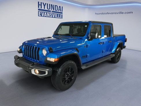 Used 2023 Jeep Gladiator Sport AWD/4WD image 2