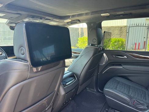 Used 2023 Cadillac Escalade ESV Premium Luxury Platinum AWD/4WD image 12