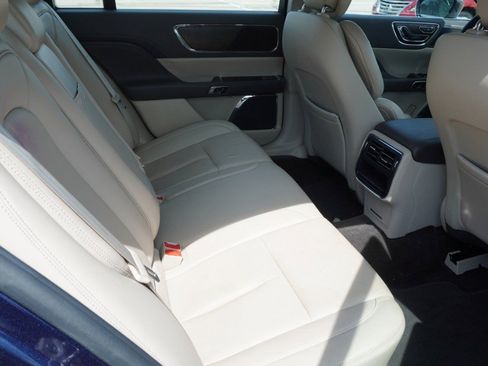 Used 2017 Lincoln Continental Select FWD image 11