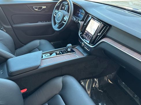 Certified 2025 Volvo V60 B5 Cross Country Plus AWD/4WD image 19