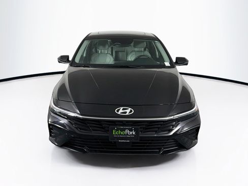 Used 2024 Hyundai Elantra Limited FWD image 2