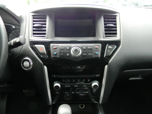 Used 2016 Nissan Pathfinder S image 9