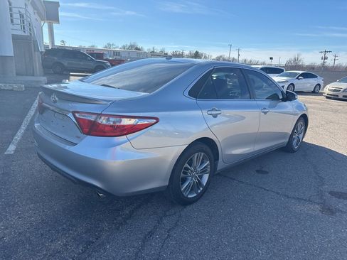 Used 2017 Toyota Camry SE w/ Moonroof Package image 7