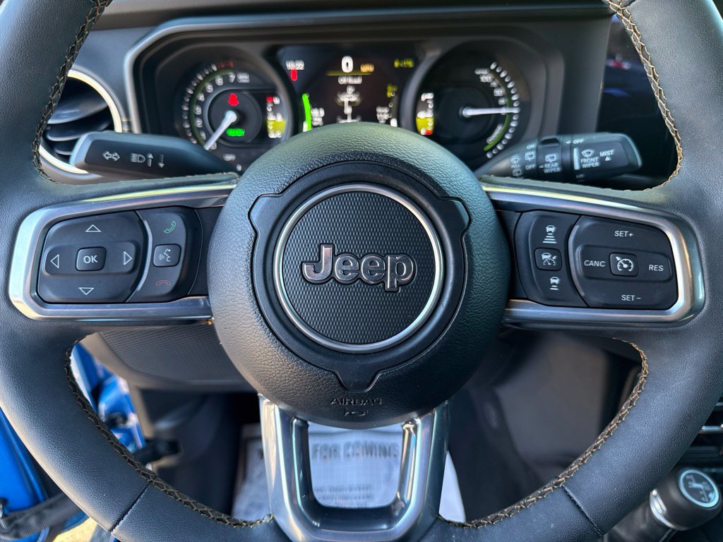 Used 2024 Jeep Wrangler Unlimited Sahara w/ Technology Group AWD/4WD image 23