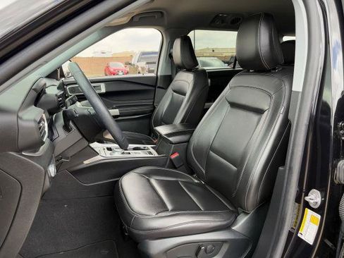 Certified 2022 Ford Explorer XLT w/ Equipment Group 202A RWD image 26