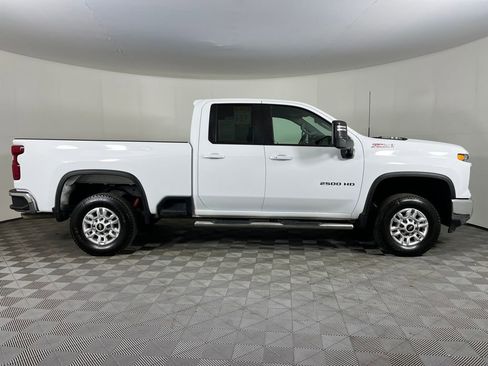 Used 2024 Chevrolet Silverado 2500 LT w/ Convenience Package image 5