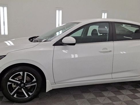 Used 2024 Nissan Sentra SV image 9