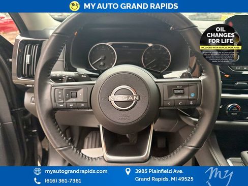 Used 2025 Nissan Pathfinder SV AWD/4WD image 14