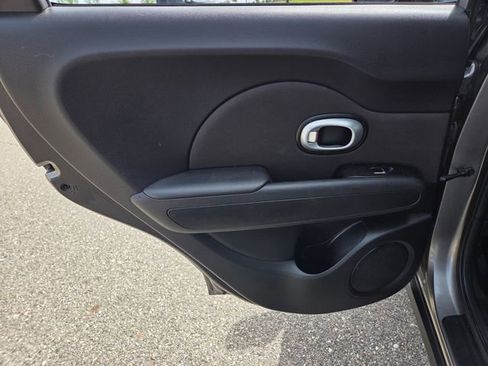 Used 2017 Kia Soul FWD image 42