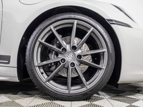 Used 2024 Porsche 911 Carrera T RWD image 39