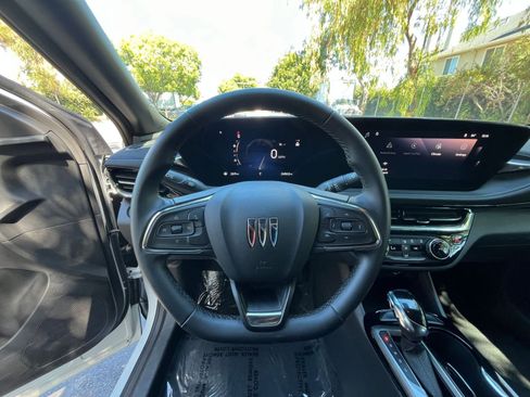 Used 2025 Buick Envista Sport Touring image 32