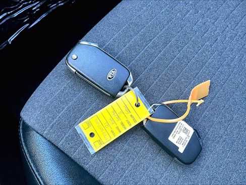 Used 2021 Kia Seltos S FWD image 14