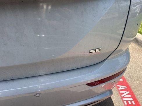 Used 2022 Mitsubishi Outlander SE image 3