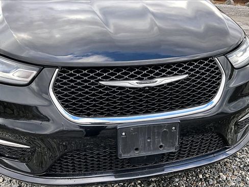 Used 2023 Chrysler Pacifica Touring-L image 27