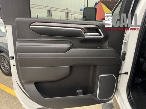 Used 2024 Chevrolet Silverado 2500 LTZ w/ LTZ Plus Package image 17