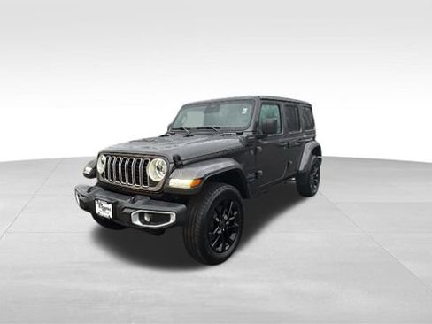 Used 2025 Jeep Wrangler Unlimited Sahara w/ Safety Group image 2