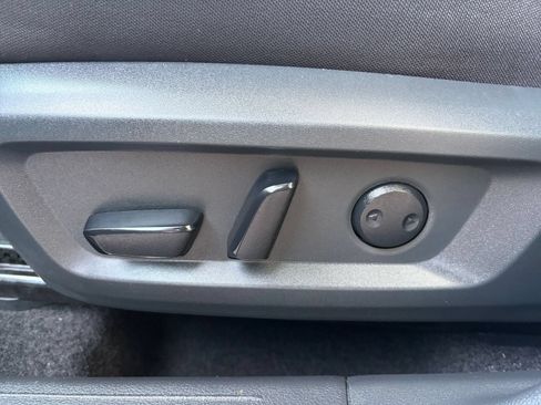 Used 2025 Nissan Rogue SV FWD image 18