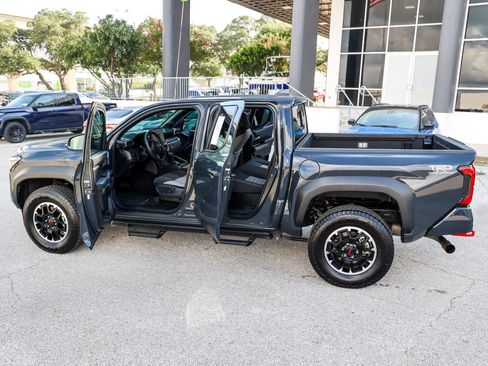 Certified 2025 Toyota Tacoma TRD Off-Road w/ TRD Off Road Upgrade Package AWD/4WD image 11