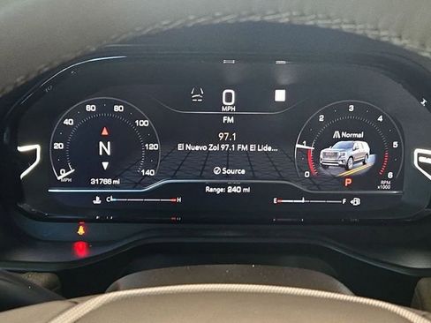 Used 2022 GMC Yukon Denali w/ Denali Premium Package image 8