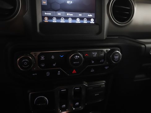 Used 2022 Jeep Wrangler Sport AWD/4WD image 18