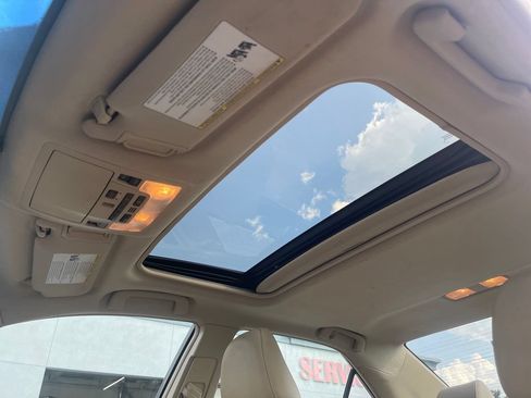 Used 2012 Toyota Camry XLE FWD image 34