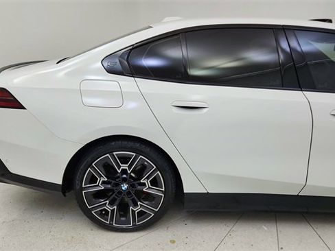 Used 2025 BMW i5 eDrive40i w/ M Sport Package image 7