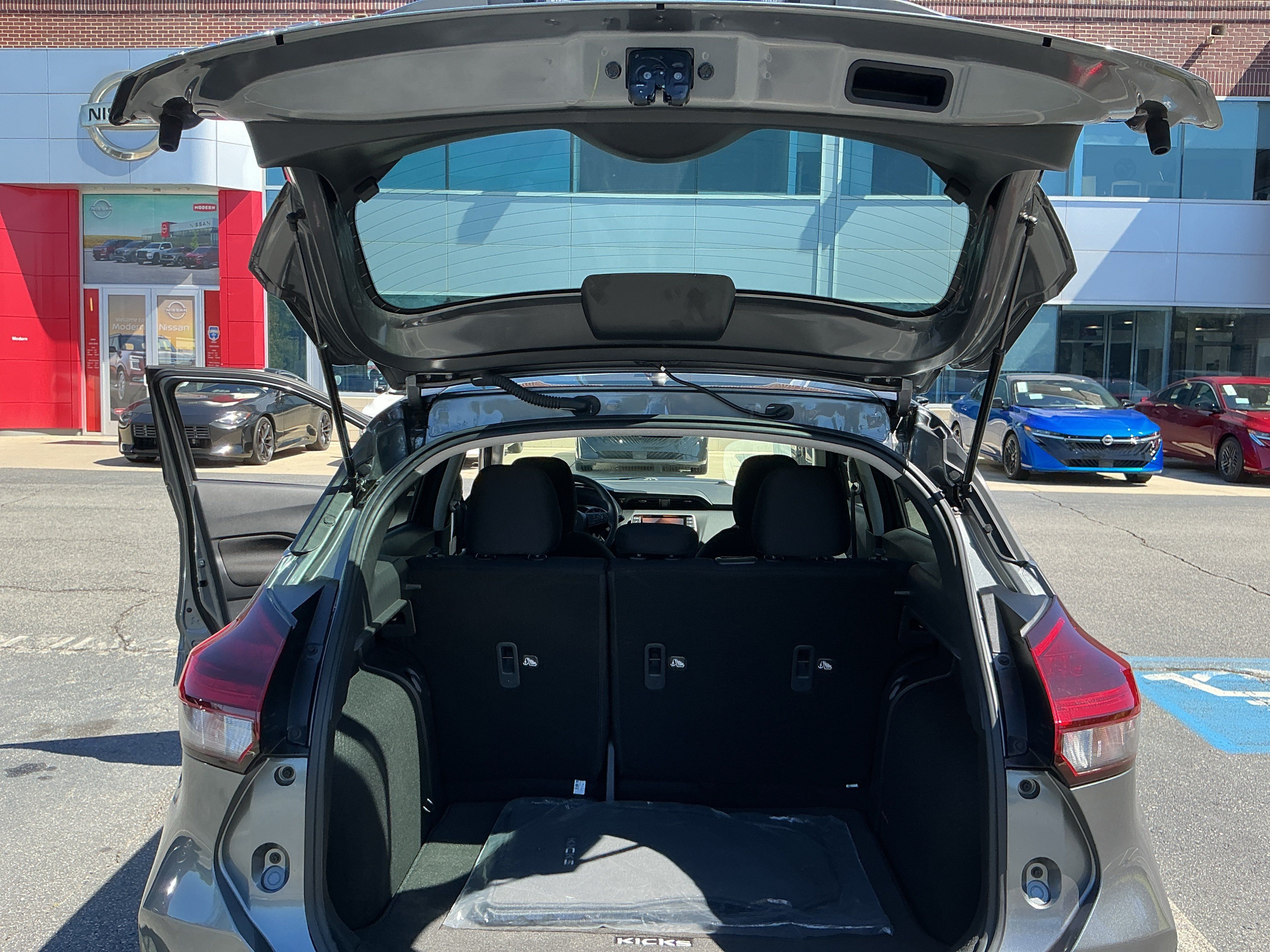 Certified 2025 Nissan Kicks Play S FWD image 27