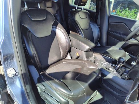 Used 2019 Jeep Cherokee Latitude Plus w/ Cold Weather Group image 16