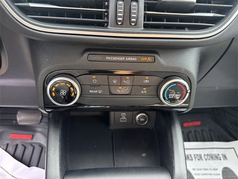 Used 2021 Ford Escape SE image 22