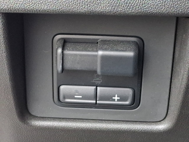 Used 2024 GMC Canyon AT4 w/ Canyon Safety Plus Package AWD/4WD image 9