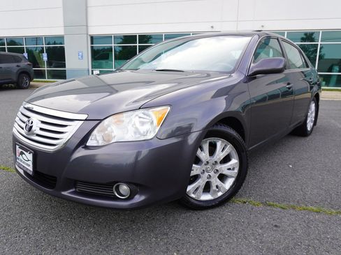 Used 2010 Toyota Avalon XLS FWD image 3