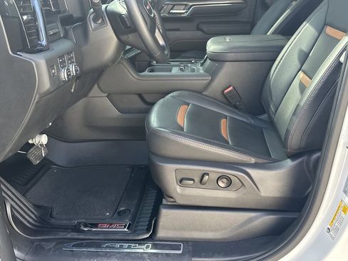 Used 2024 GMC Sierra 2500 AT4 w/ AT4 Premium Plus Package image 9