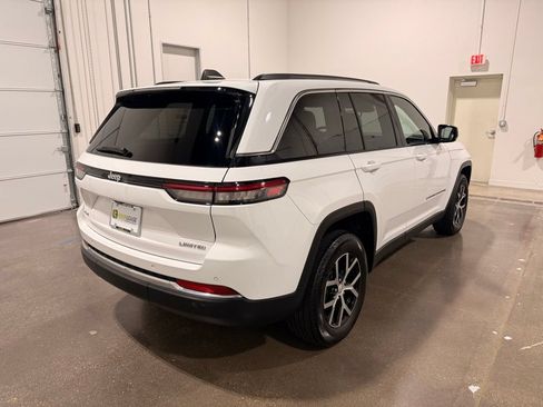 Used 2023 Jeep Grand Cherokee Limited AWD/4WD image 5